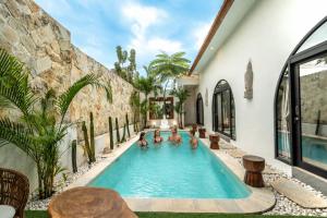 Brand New Canggu Villa-Large Pool, Near Finns & Gyms