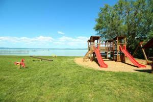 984 - Balatonőszöd vízparti panorámás apartman