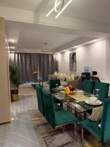 3 bedroom on riverside one
