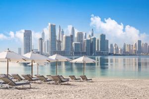 Palm Home next to Nakheel Mall with Private Beach