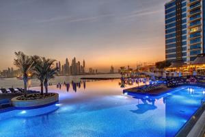 Palm Home next to Nakheel Mall with Private Beach