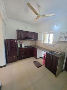 Spacious 2BHK with Pool & Gym in Siolim
