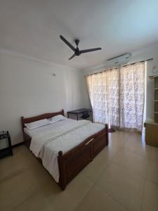 Spacious 2BHK with Pool & Gym in Siolim