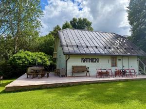 Atpūtas komplekss "Ratnieki" - Kungu māja - 8 istabiņas līdz 22 personām