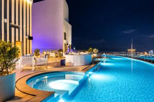 Panorama Premier Oceanfront Apartments by San Luxury