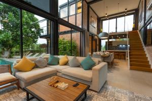 Villa Mati Luxury 6BR, Pool, Gym & Mountain Views