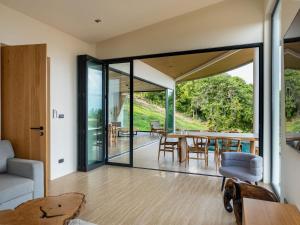 Homey 2Br Villa Apricot Close to Beach Sea View