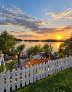Wiejska Chata Mazury- widok na jezioro, prywatna plaża, basen, jacuzzi, sauna