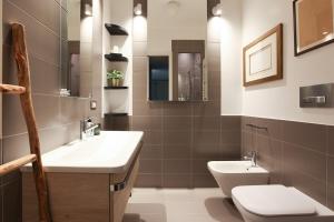HACCA Collection - Elegant 2BR, 2 King Suites, Porta Venezia