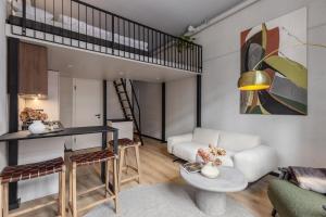 Free Parking, Balcony, Design Loft - by Innorental