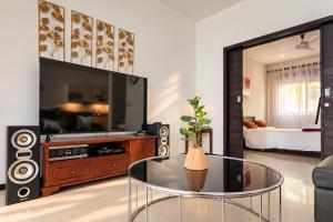 Cozy 3-Bedroom Pool Villa at Oxygen Bang Tao by Metrika