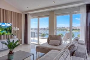 Elegant Panoramic Seaview Apartments