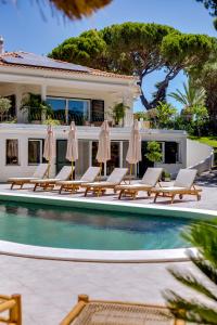Casa da Fortuna Luxury 5 Bedroom Villa with Pool and Garden 8-minute walk to the beach