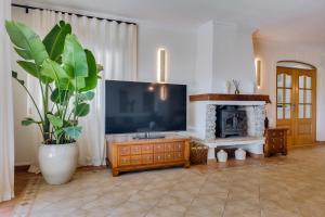 Casa da Fortuna Luxury 5 Bedroom Villa with Pool and Garden 8-minute walk to the beach