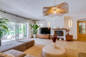 Casa da Fortuna Luxury 5 Bedroom Villa with Pool and Garden 8-minute walk to the beach