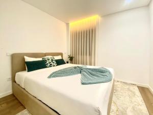Poolside Retreat Vilamoura 1BR by Invinting