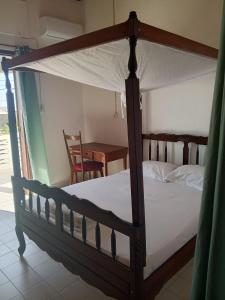 Golden Wave Hotel
