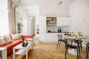 Dream Stay in Budapest-Steps to BudaEye &FashionSt