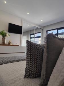 Apartamento da Vargem - Premium 3-Bedroom Penthouse with Rooftop, Jacuzzi & BBQ