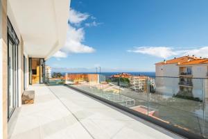 Apartamento da Vargem - Premium 3-Bedroom Penthouse with Rooftop, Jacuzzi & BBQ