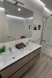 Luxury apartment in Playa Paraiso by AltamarHomes