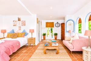 "The Chill Pad" - A Coastal EscapeYour Soul Meets The Sea
