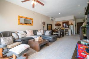 Penthouse 2BR Private Jacuzzi - 3 Blocks to Beach