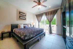 Penthouse 2BR Private Jacuzzi - 3 Blocks to Beach