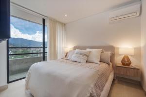 Grand by iHost