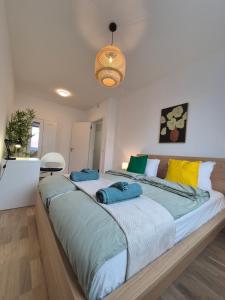 Vu Apartment - Brand New 2-Bedroom - Near Karlín