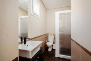 Chic Villa - Shared Pool - Wi-Fi -Parking - 3 Bedrooms