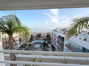 Waterfront Luxury Apartment & heated Rooftop Pool