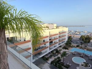 Waterfront Luxury Apartment & heated Rooftop Pool