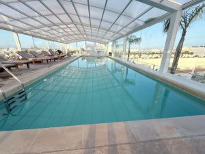 Waterfront Luxury Apartment & heated Rooftop Pool