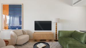 NEW Luxury 2BR Townhouse for 6 with Private Patio