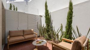 NEW Luxury 2BR Townhouse for 6 with Private Patio