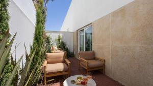 NEW Luxury 2BR Townhouse for 6 with Private Patio