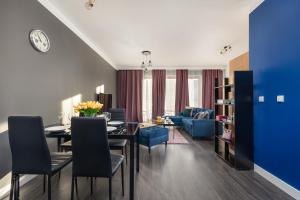 Mysterious Blue Apartment with Two Bedrooms and Balcony in Świnoujście by Noclegi Renters