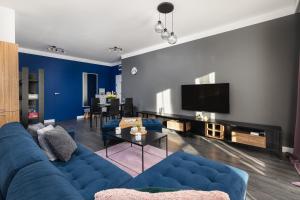 Mysterious Blue Apartment with Two Bedrooms and Balcony in Świnoujście by Noclegi Renters