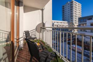 Mysterious Blue Apartment with Two Bedrooms and Balcony in Świnoujście by Noclegi Renters