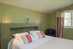 Hotels Logis Hotel Ur-Hegian : photos des chambres
