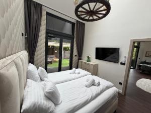 Elite House Silver Apartments