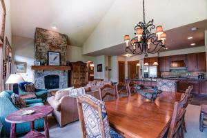 Premier 4 Bedroom Ski In, Ski Out Lone Eagle Condo With The Best Access To Skiing In Keystone