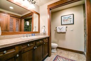 Premier 4 Bedroom Ski In, Ski Out Lone Eagle Condo With The Best Access To Skiing In Keystone