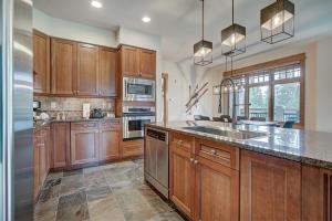 Premier 3 Bedroom Ski In, Ski Out Lone Eagle Condo With The Best Access To Skiing In Keystone