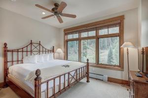 Premier 3 Bedroom Ski In, Ski Out Lone Eagle Condo With The Best Access To Skiing In Keystone