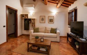 Amazing Home In Appignano With Wifi
