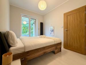 Granitowa Homely Apartment with Garden by BookingHost