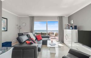Penthouse with magical views of the sea and pool