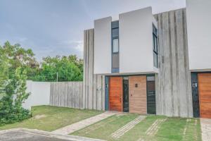 Luxury Villa with Private Spa, BBQ & Pool